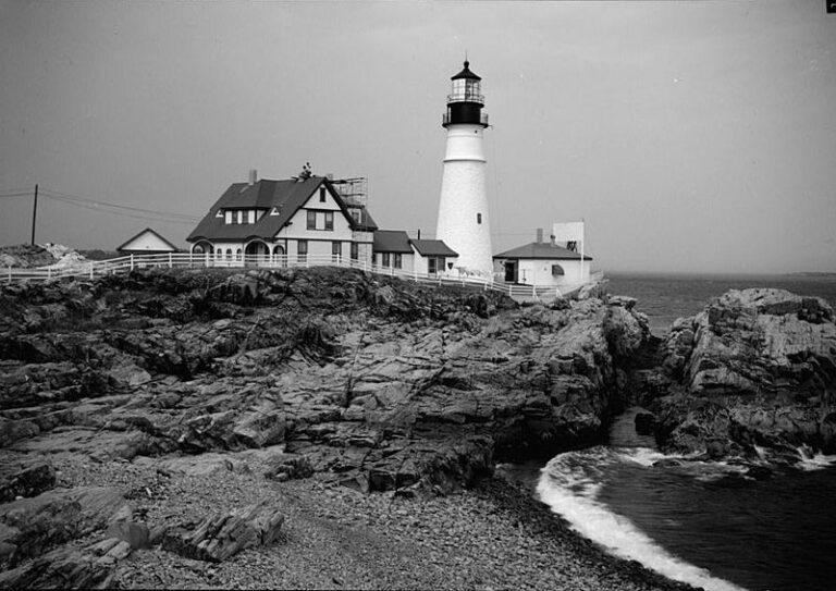 15179 Portland Head Light 1933 768x543